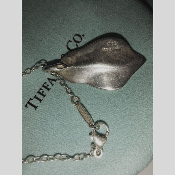 Rare Gorgeous Tiffany & Co. Sterling Silver Large Leaf Drop Pendant Necklace - Picture 6 of 6
